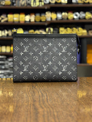 Lv Premium-quality pouch with box